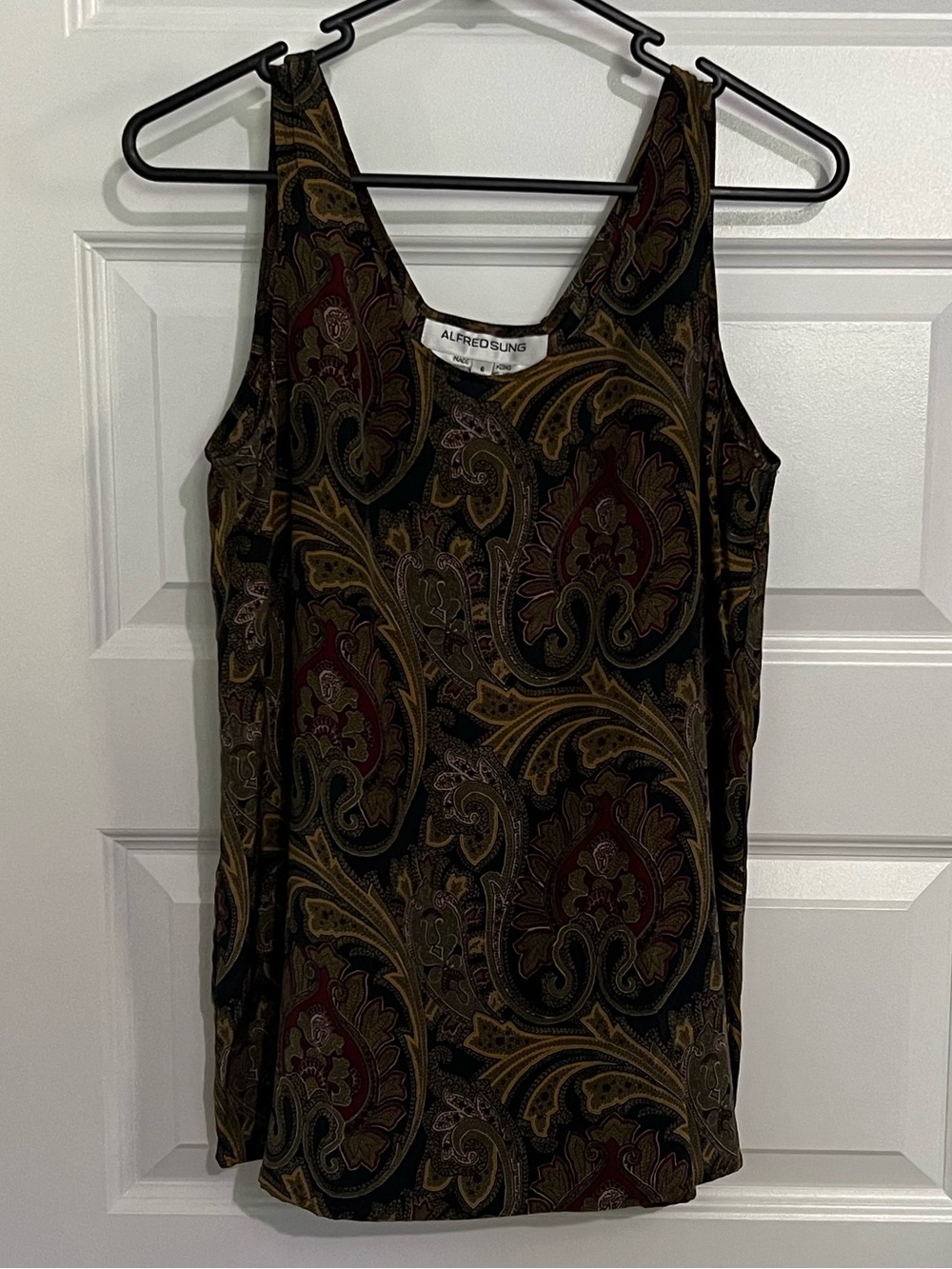 174 - ALFRED SUNG Paisley Sleeveless Top 100% Silk